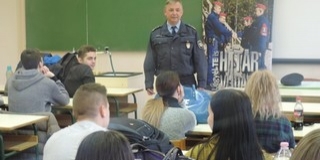 A mohácsi gimiben is határvadász-toborzót tartottak