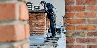 Még egyszer az ingyenes kéményseprésről: a családi házakhoz akkor jönnek, amikor kérjük