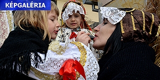 A fél világ Mohácson űzte a telet vasárnap, talán sosem látott tömeg volt az utcákon - Képgaléria!