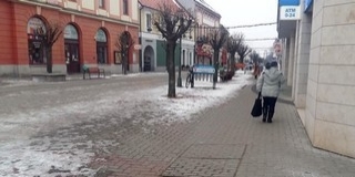 Közérdekű munkára ítélték a két suhancot, akik a szilveszteri buli után átrendezték a sétálóutcát