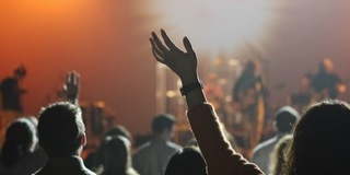 A Rock Kanok Zenekar koncertezik a Duna Irodaházban