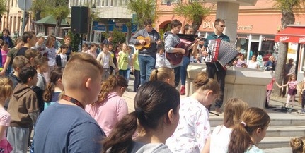 Flashmobbal zárták a Széchenyi Iskola első Nemzetiségi és Nyelvi Napját Flashmobbal zárták a Széchenyi Iskola első Nemzetiségi és Nyelvi Napját