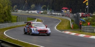 Két versenytársával is ütközött Michelisz a Nürburgringen, kiesett a harmadik futamban Két versenytársával is ütközött Michelisz a Nürburgringen, kiesett a harmadik futamban