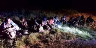 Ezúttal Sátorhelynél próbálkoztak a migránsok, tizenkét férfit fogtak el
