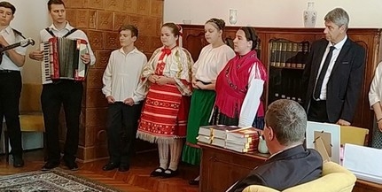 Muzeális bútorzatot adtak át a Mohácsi Járásbíróságon Muzeális bútorzatot adtak át a Mohácsi Járásbíróságon