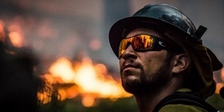 Lángolt egy garázs tetőszerkezete a Tomori utcában