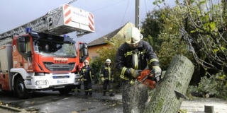 Hatalmas vihar csapott le, többen meghaltak, Baranyában is volt dolguk a tűzoltóknak
