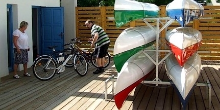 Este kilencig kölcsönözhetők a bringák, vízi sporteszközök Este kilencig kölcsönözhetők a bringák, vízi sporteszközök