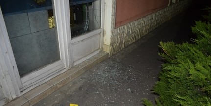 Baltával esett neki egy kirakatnak a Szent István utcában