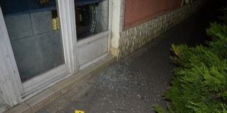 Baltával esett neki egy kirakatnak a Szent István utcában