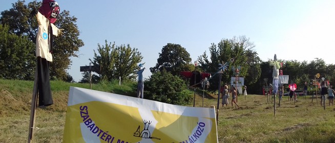 Harmincöt madárijesztőt vehetünk a szemügyre még egy hónapig a mohácsi Szőlőhegyen Harmincöt madárijesztőt vehetünk a szemügyre még egy hónapig a mohácsi Szőlőhegyen