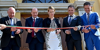 Üzenet a jövőnek: átadták szerdán a Mohácsi Járási Hivatal felújított épületét