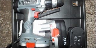 Bringát, rollert, szerszámgépeket lopott egy páros