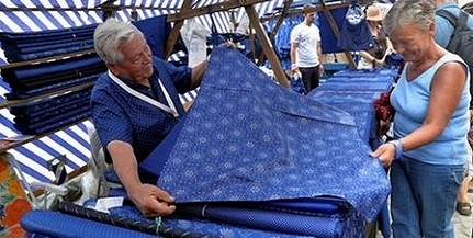 Átadták a kékfestést szellemi kulturális örökséggé nyilvánító dokumentumot Átadták a kékfestést szellemi kulturális örökséggé nyilvánító dokumentumot