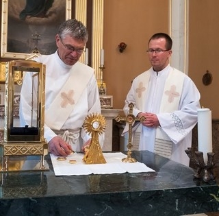Hamarosan Mohácsra érkezik a bátai Szent Vér ereklye, egy hétig lesz látható Hamarosan Mohácsra érkezik a bátai Szent Vér ereklye, egy hétig lesz látható