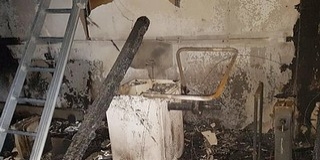 Teljesen kiégett a gumis műhely Mohácson, a Felszabadulás utcában Teljesen kiégett a gumis műhely Mohácson, a Felszabadulás utcában