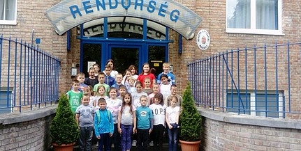 Az előállító helyiségbe is benézhettek a majsi kisdiákok Az előállító helyiségbe is benézhettek a majsi kisdiákok