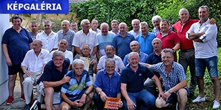 Legendák között: negyven éve írták be magukat a mohácsi focitörténelembe - Képgaléria! Legendák között: negyven éve írták be magukat a mohácsi focitörténelembe - Képgaléria!