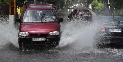 Durva felhőszakadás, jégeső is lehet szombaton