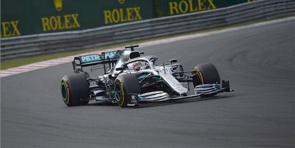 A Mercedes pilótája, Hamilton hetedszer nyert a Hungaroringen