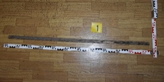 Rászórta a füvet, karóval támadt rá ismerősére