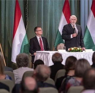 Népművészet Ifjú Mestere díjat kapott Baráth Gábor, mohácsi busómaszk-faragó Népművészet Ifjú Mestere díjat kapott Baráth Gábor, mohácsi busómaszk-faragó