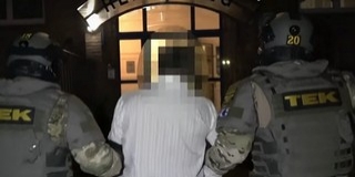 Kommandósok segítségével fogták el a görcsönydobokai fegyvergyárost a mohácsi zsaruk - Videó! Kommandósok segítségével fogták el a görcsönydobokai fegyvergyárost a mohácsi zsaruk - Videó!