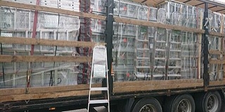 Balesetveszélyes létrákat szúrtak ki a pénzügyőrök Mohácson