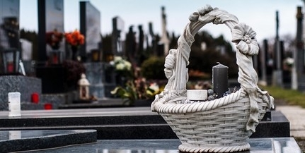 Biztonsági szolgálat vigyáz a látogatók nyugalmára a mohácsi temetőben