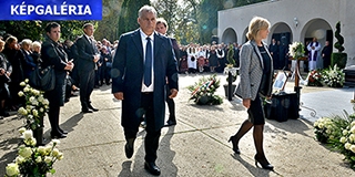 Többezres tömeg búcsúztatta Szekó Józsefet, Mohács polgármesterét - Képgaléria! Többezres tömeg búcsúztatta Szekó Józsefet, Mohács polgármesterét - Képgaléria!