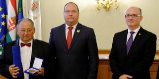 Peti Kovács István kapta Baranya művészeti díját - Szekó Józsefről is megemlékeztek