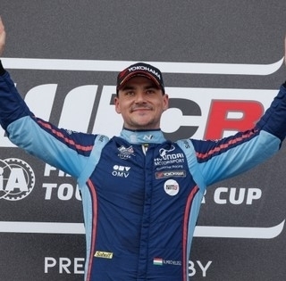 Óriási siker kapujában: Michelisz Norbert világbajnok lehet a hétvégén Óriási siker kapujában: Michelisz Norbert világbajnok lehet a hétvégén