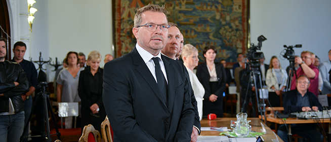 Elrendelték a nyomozást Mohács polgármestere ellen álhírek terjesztésének gyanúja miatt Elrendelték a nyomozást Mohács polgármestere ellen álhírek terjesztésének gyanúja miatt