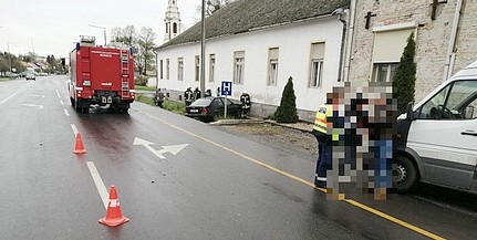 Árokba csúszott autót szabadítottak ki a tűzoltók Mohácson