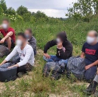 Migránsokat és egy embercsempészt is lekapcsoltak a mohácsi rendőrök Kölkeden Migránsokat és egy embercsempészt is lekapcsoltak a mohácsi rendőrök Kölkeden
