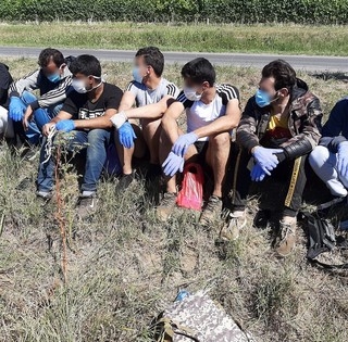Megint jöttek: Szajk és Nagyharsány térségében is migránsokat fogtak a rendőrök Megint jöttek: Szajk és Nagyharsány térségében is migránsokat fogtak a rendőrök