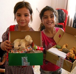 A Meixner iskolába járó gyerekeknek gyűjtenek cipősdoboz-ajándékokat Mohácson