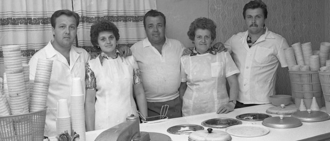 Mindörökké Szekeres cukrászda: már a harmadik generáció keveri a krémest, méri a fagylaltot Mindörökké Szekeres cukrászda: már a harmadik generáció keveri a krémest, méri a fagylaltot