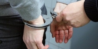 A biztonsági őrt is bántalmazta menekülés közben egy csokitolvaj a mohácsi áruházban