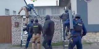 Mohácsi drogdílerre csaptak le otthonában a kommandósok - Videó!