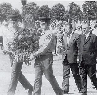 Sok ezer ember előtt adták át 1976-ban a Mohácsi Történelmi Emlékhelyet Sok ezer ember előtt adták át 1976-ban a Mohácsi Történelmi Emlékhelyet