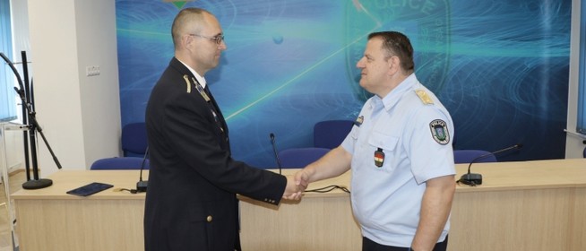Határvadászként szerelt fel Riegl Adrián, ma ő Mohács rendőrkapitánya - Videó! Határvadászként szerelt fel Riegl Adrián, ma ő Mohács rendőrkapitánya - Videó!
