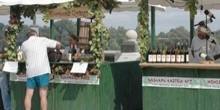 Helyi termékek, finom ételek és italok várják a mohácsiakat szombaton a Deák téren