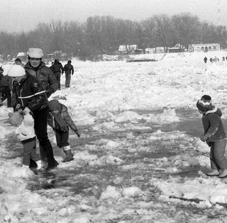 Negyven éve fagyott be utoljára a Duna Mohácsnál - Két hétig át lehetett kelni a folyó jegén