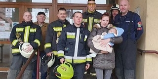 Bezárt kocsiból mentettek ki egy négyhónapos kisbabát a tűzoltók Mohácson