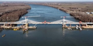 Elkészült a mederzárás az új Duna-hídon, létrejött a kapcsolat a paksi és a kalocsai part között