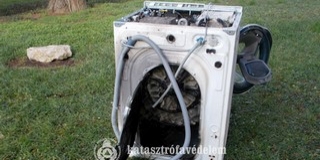 Lángoló mosógép okozott riadalmat egy baranyai házban