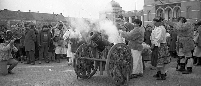 Busójárás, 1983: korabeli fényképekkel és tudósításokkal idézzük fel a mohácsi télűzést