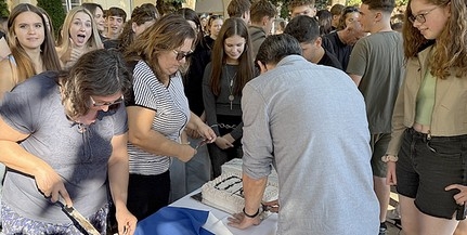 Kilencvenéves a mohácsi gimi: tortákkal, gálaműsorral, bállal is ünnepelnek