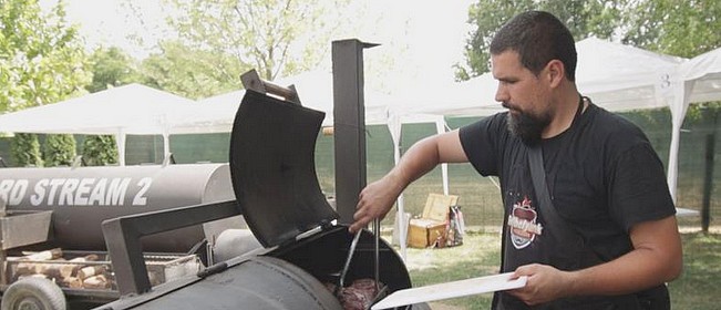 A mohácsi grillbetyár, Szűcs Gergely nyerte meg Vajdaság első televíziós gasztroversenyét!